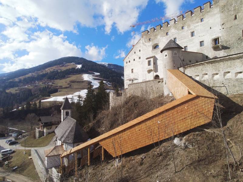 Burg Heinfels Aussenstiege